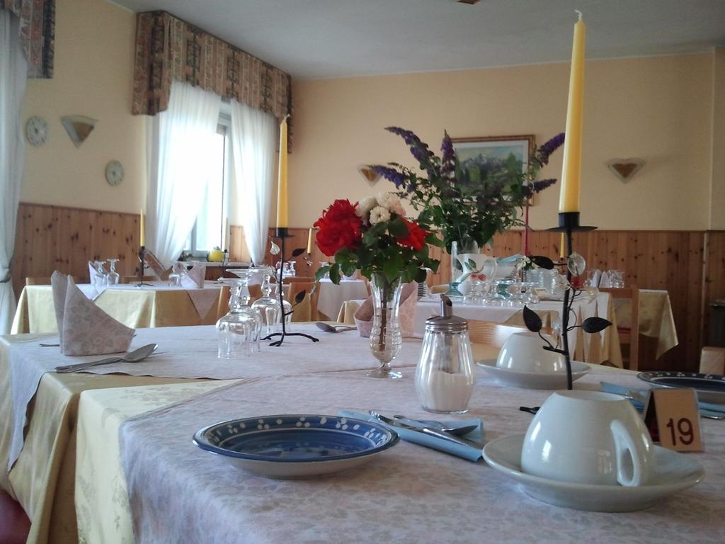 Hotel Serena Spiazzi Di Caprino Ngoại thất bức ảnh