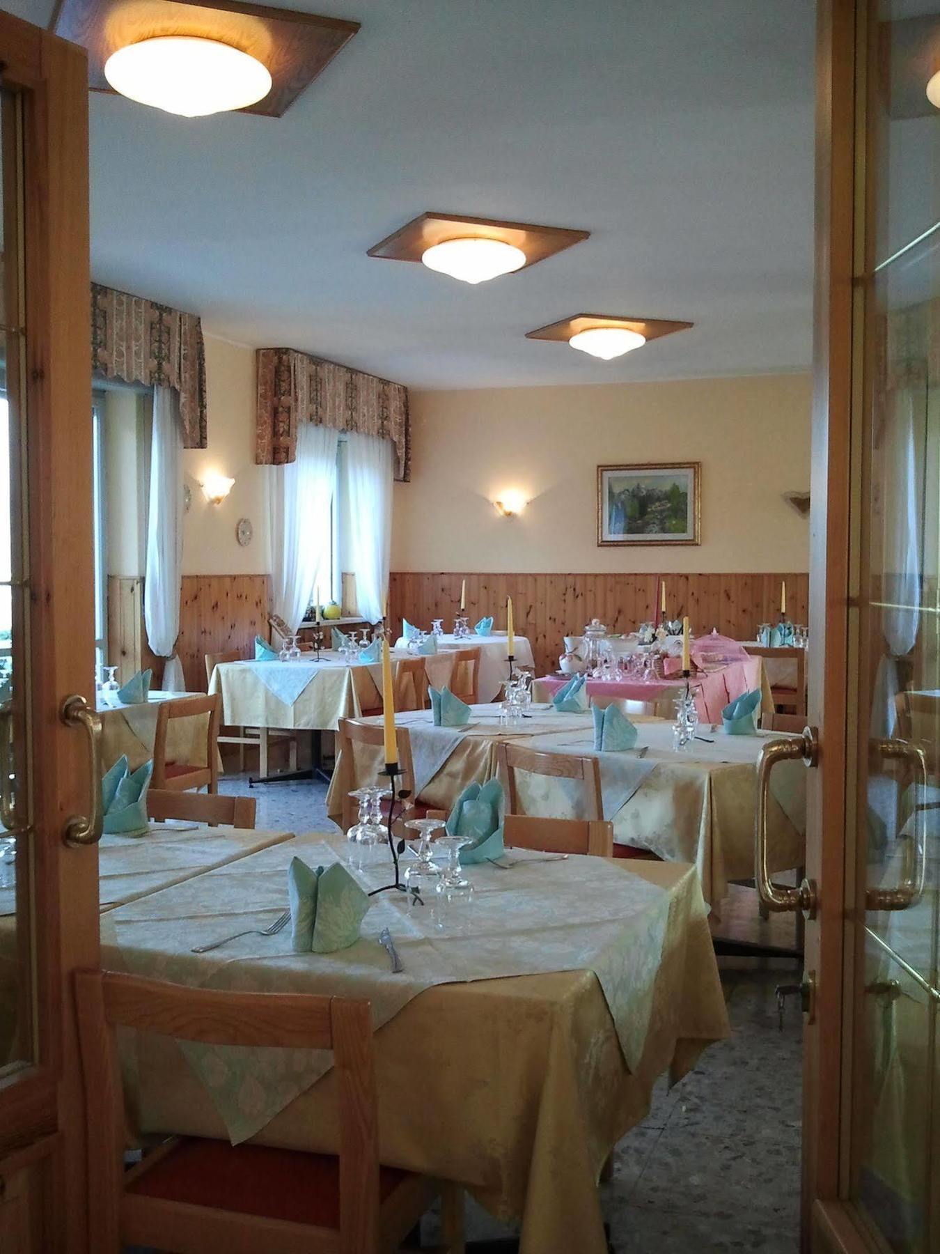 Hotel Serena Spiazzi Di Caprino Ngoại thất bức ảnh