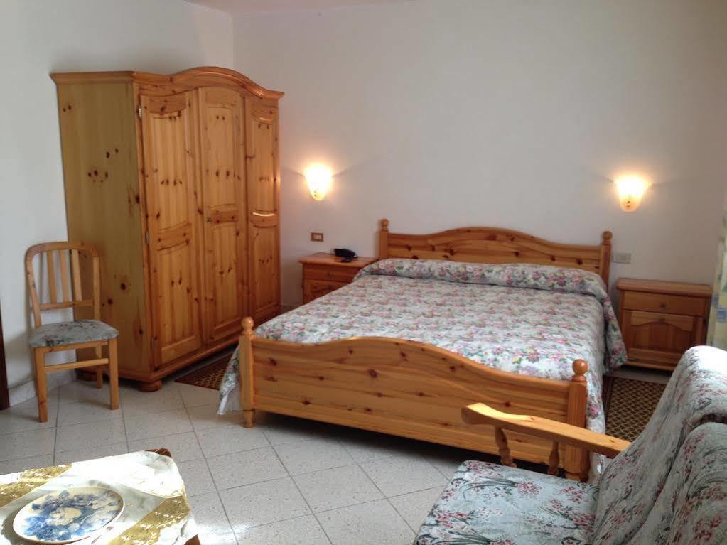 Hotel Serena Spiazzi Di Caprino Ngoại thất bức ảnh